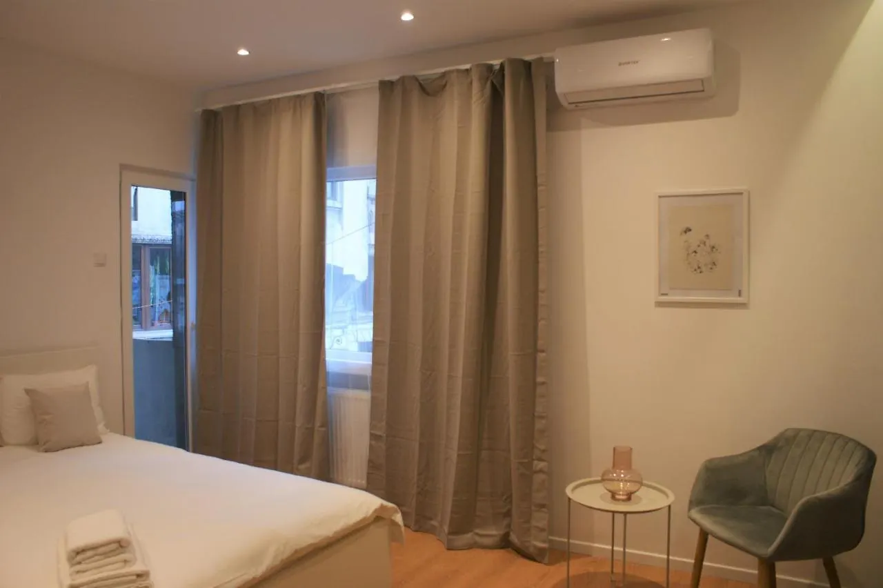On The River Ultra Central Suites Bucureşti 0*,  România
