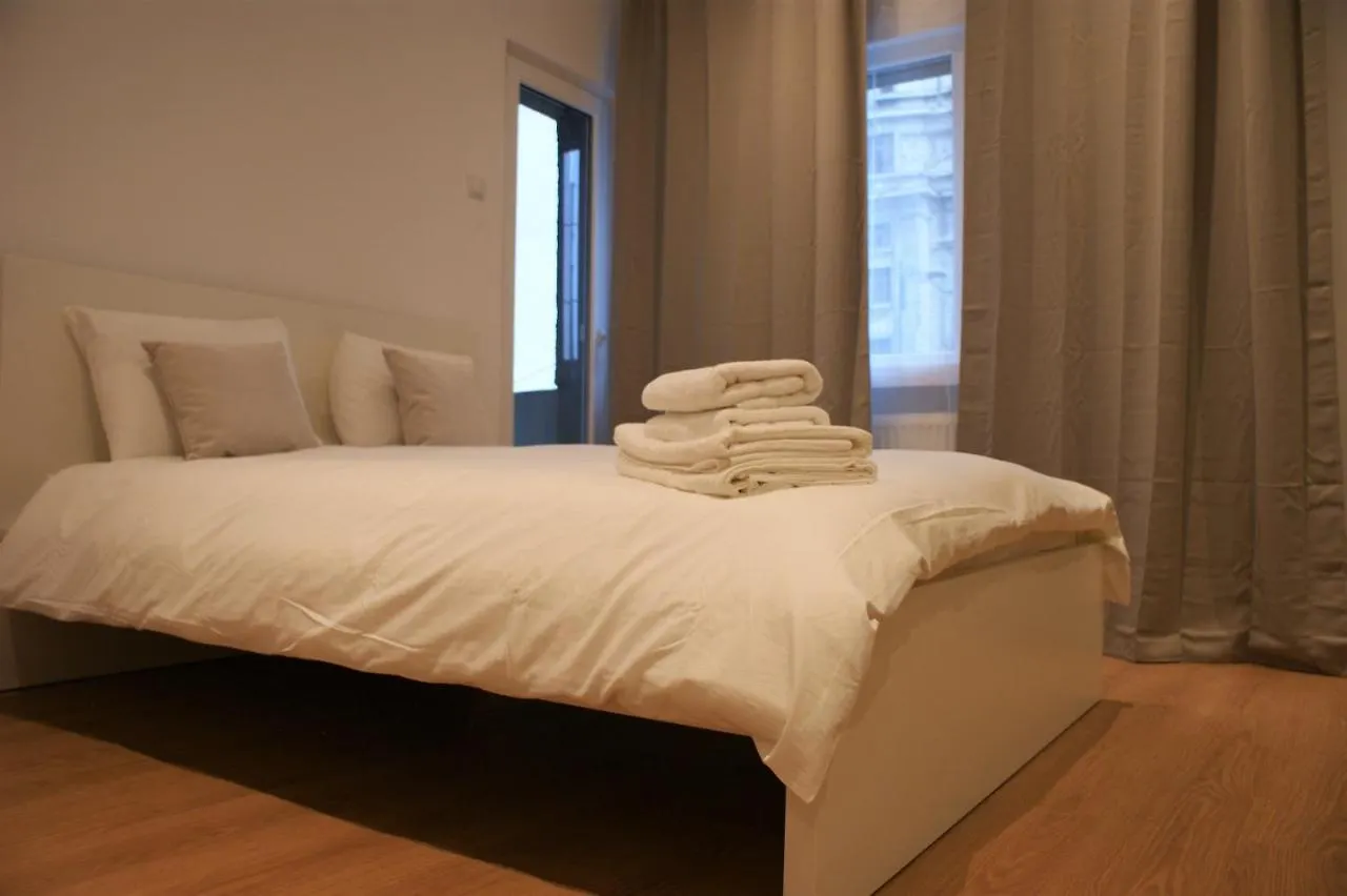On The River Ultra Central Suites Bucharest Apartment